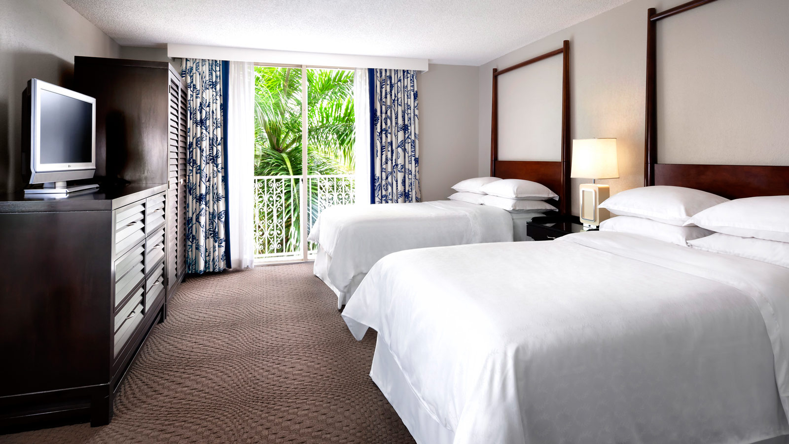 Sheraton-Suites-Fort-Lauderdale-at-Cypress-Creek-Suite-Queen-Double-Room